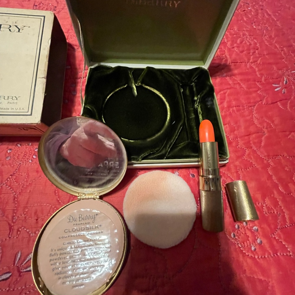 Vintage Dubarry makeup Gift set Gold Compact and Lipstick Set Never used - Picture 8 of 14
